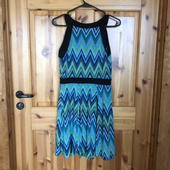 Dress - Picture 2 of 4